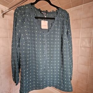 BloomChic NWT Size L/12 Women's Green Blouse